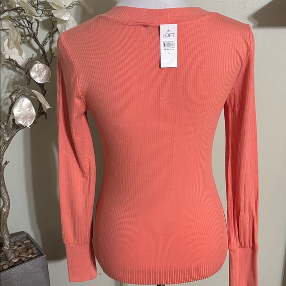 LOFT Coral Buttoned V-Neck Long Sleeve Top - Picture 3 of 4